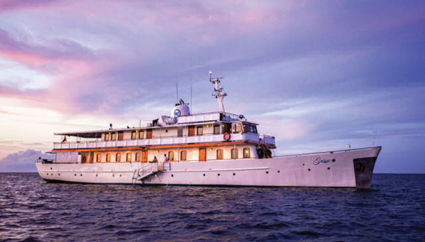 Quasar Expeditions Luxury Yacht