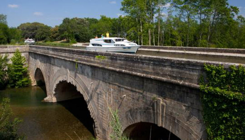 le boat on Canal du Midi